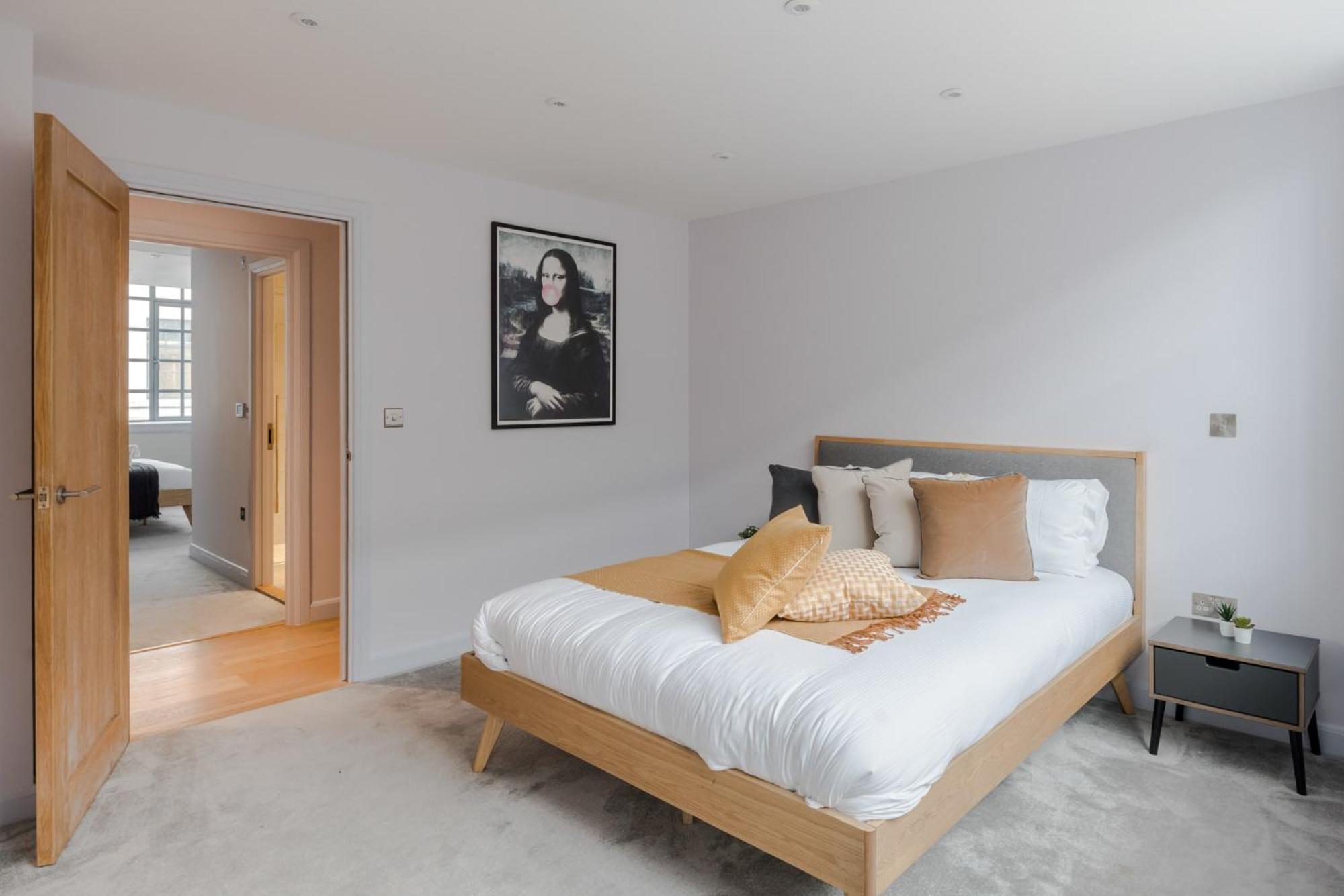 Law & Order - Farringdon - By Frankie Says Apartamento